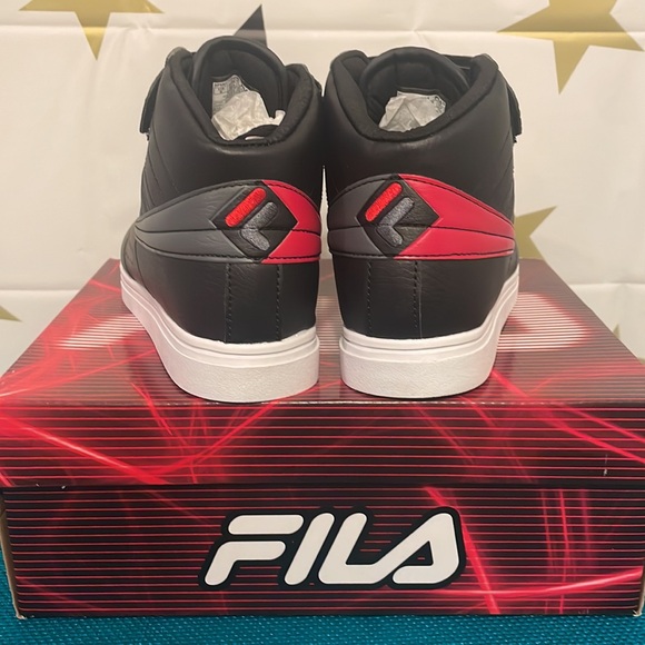 New in box Fila Shoes in size 6Youth - Picture 6 of 6